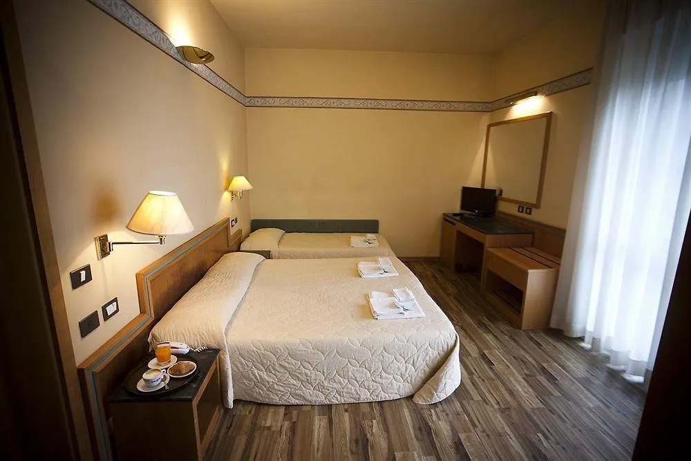 Hotel Marina Bay Римини