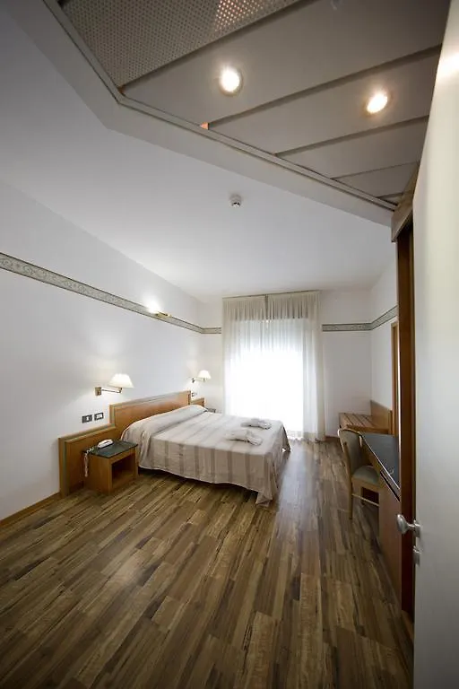 Hotel Marina Bay Римини 3*,