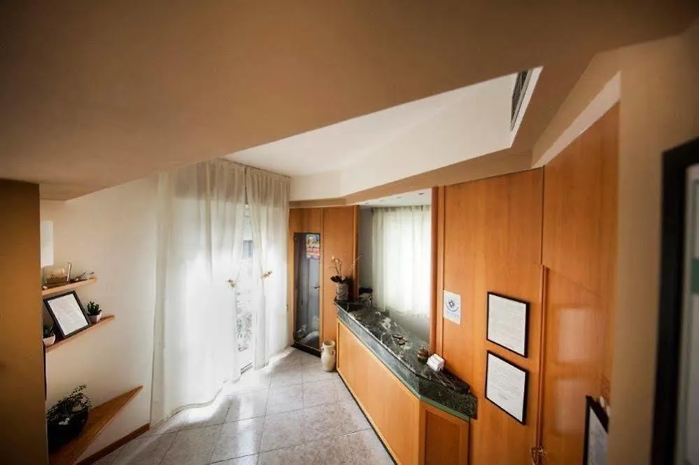 Hotel Marina Bay Римини